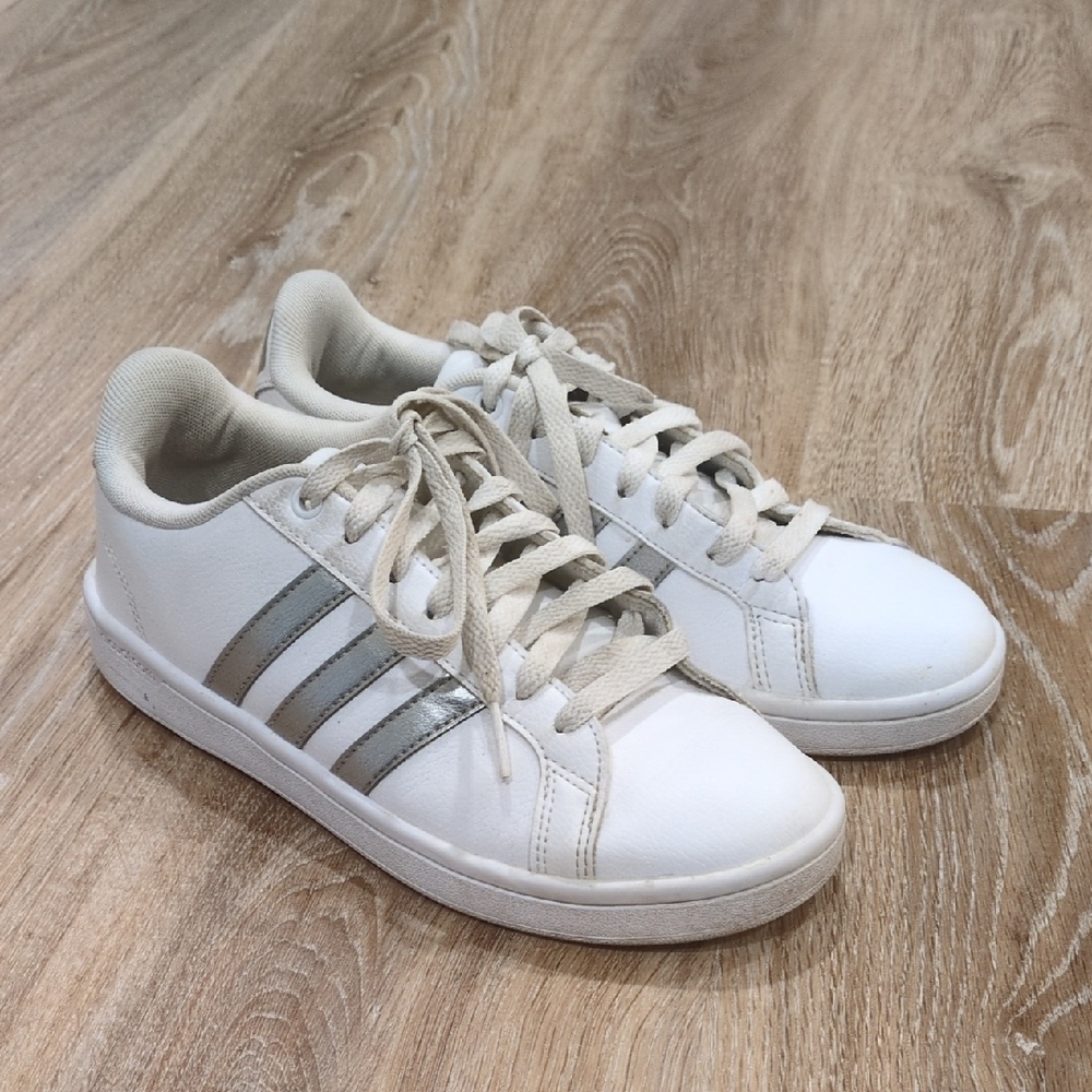 ❤️ Adidas White and Silver Cloudfoam Women's Sneakers size 6.5 ❤️  NICE!!!❤️